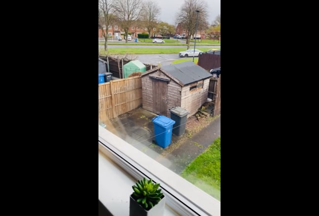 Large, furnished double bedroom, Parking Main Photo