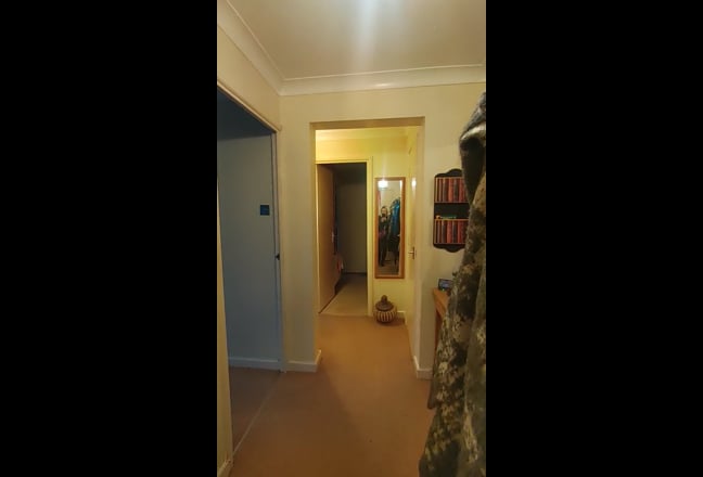 1 bedroom top floor flat Farnborough central Main Photo