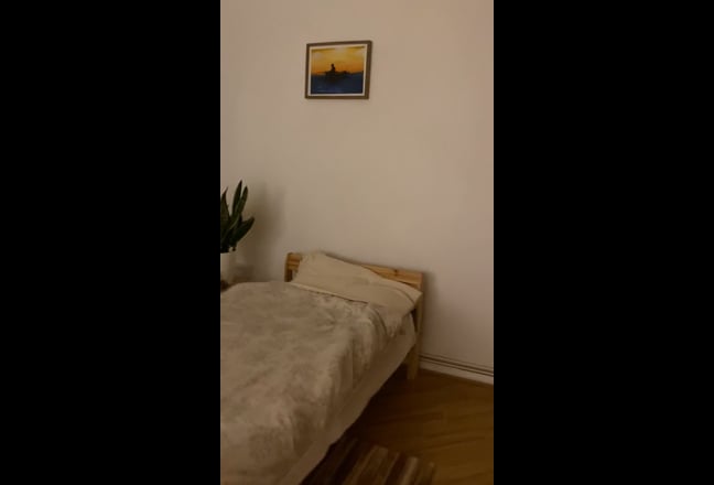 Spacious double room with walk in storage room  Main Photo