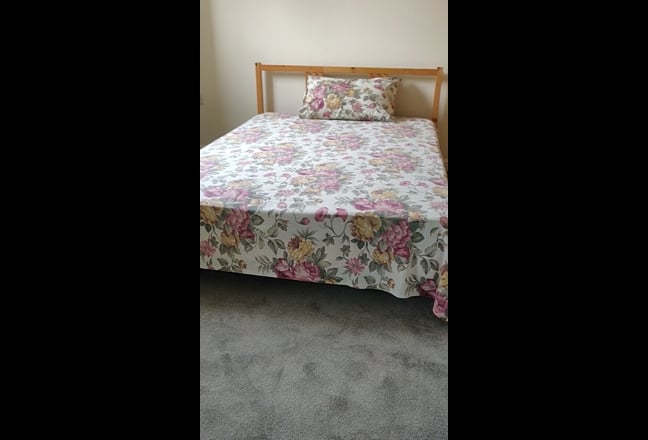 En suite double room in a tidy modern house  Main Photo