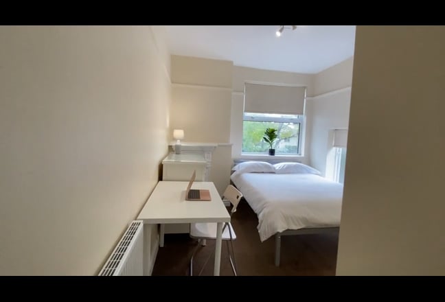 Luxury En-suited Double Room Harborne (71LRR4) Main Photo