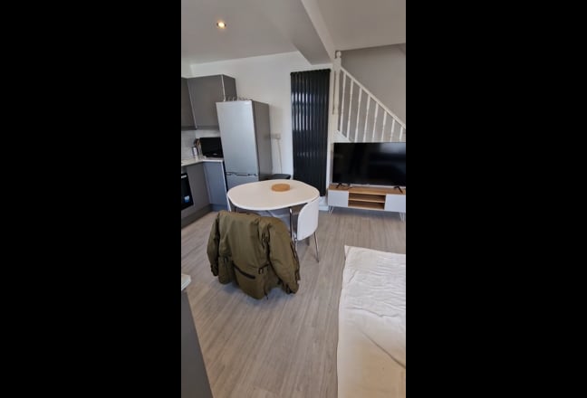 Video 1: Kitchen dinning living