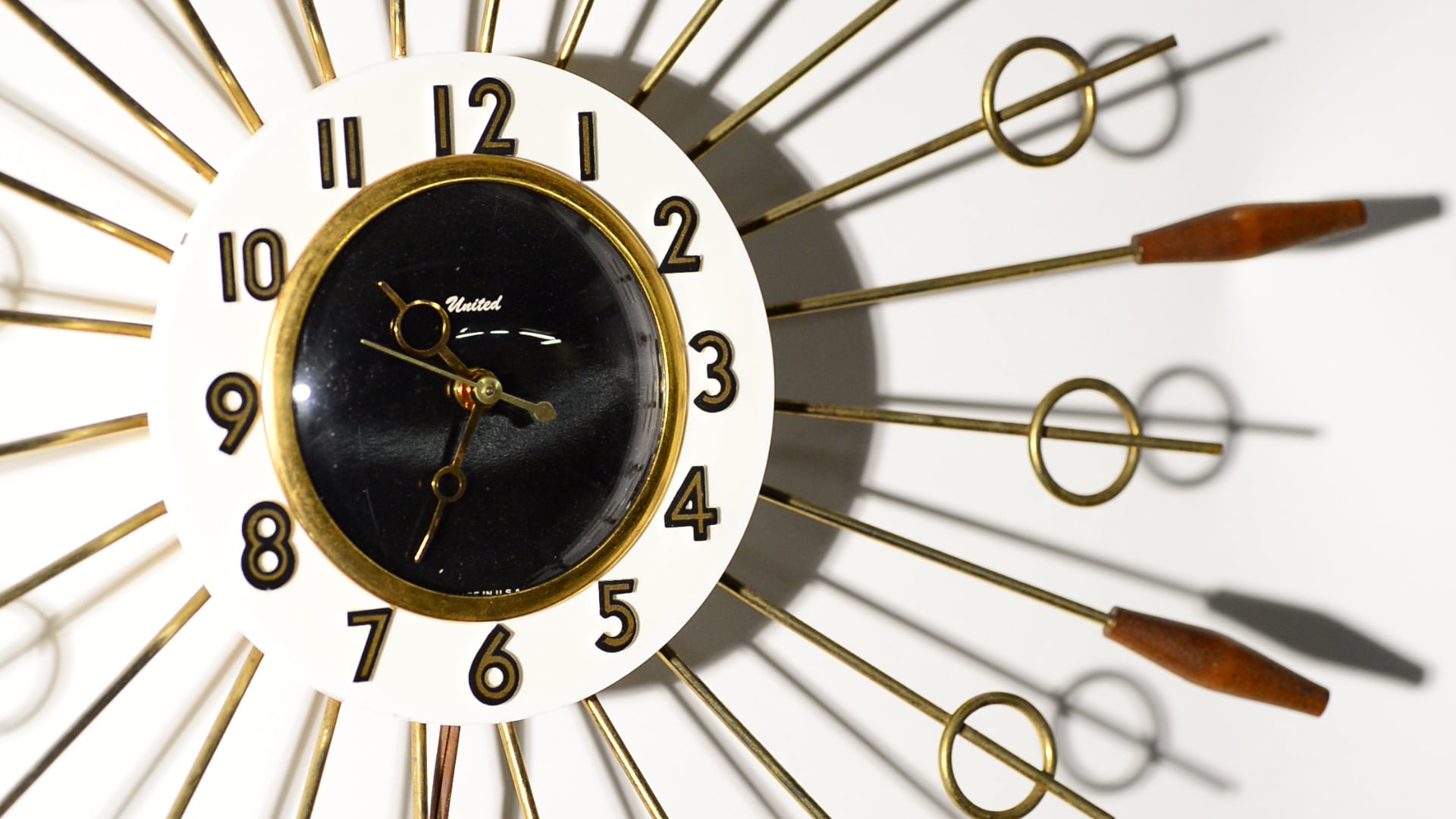 United Brass Spindles Sunburst Atomic Clock, 1960s For Sale at 1stDibs