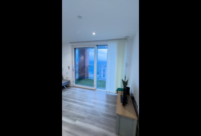 Double Rooms in Beautiful 3-Bed Penthouse  Main Photo