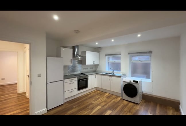 Charming 2 Bed Flat in Duckett Mews 🤩 Main Photo