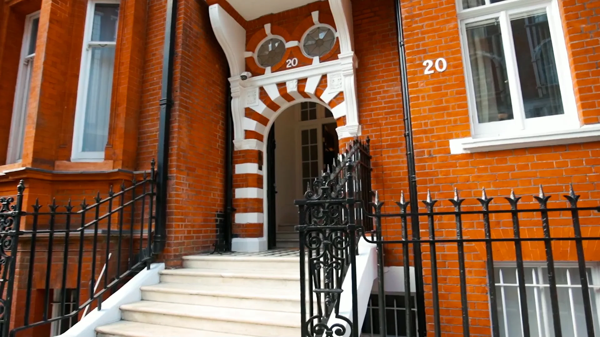 Luxury Lower Ground Floor Two Bedroom Apartment, Chelsea | 11