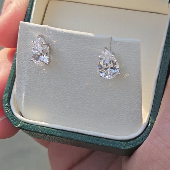 Pear Shape Studs (1TCW-6TCW)