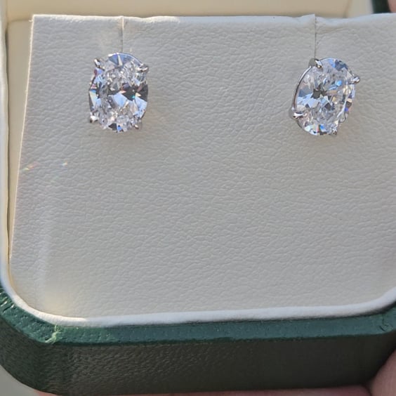 Oval Studs (1TCW-5TCW)