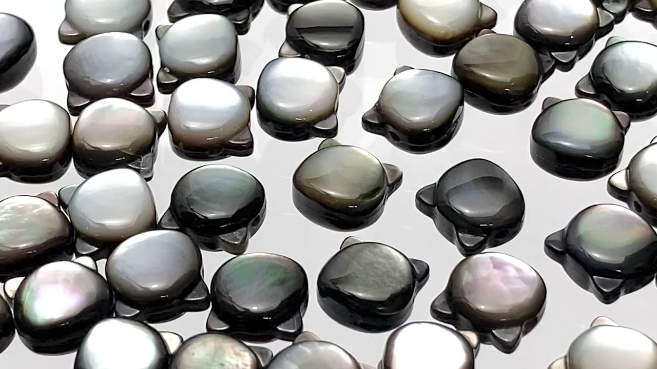 ブラックシェル(黒蝶貝) 猫モチーフ7×6.5mm 【横穴】 1個｜天然石