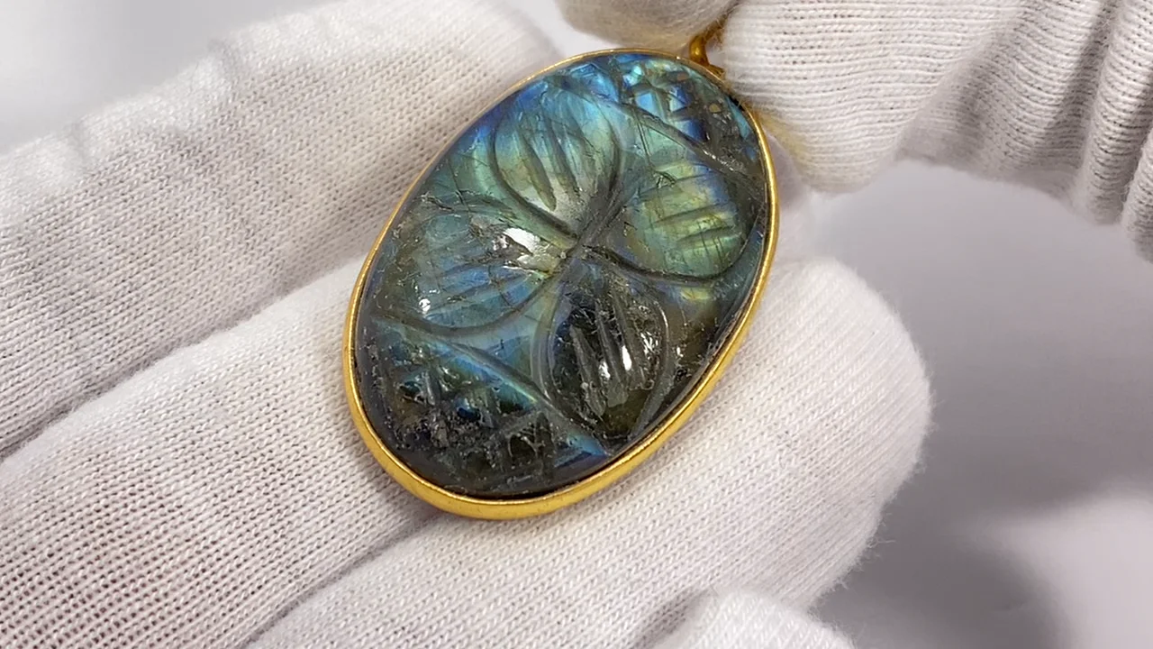 動画】【1点もの】レインボーラブラドライトAAA- 彫刻入り