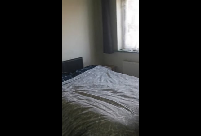 Nice room in chigwell essex mins from  underground Main Photo