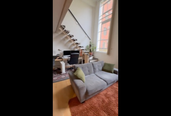 Superb 1 Double Bedroom Split Level Apartment Main Photo