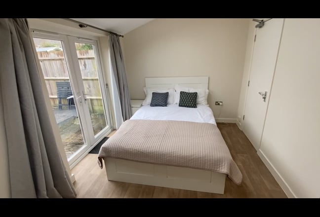 Double bedroom + ensuite 10 min walk City Centre Main Photo