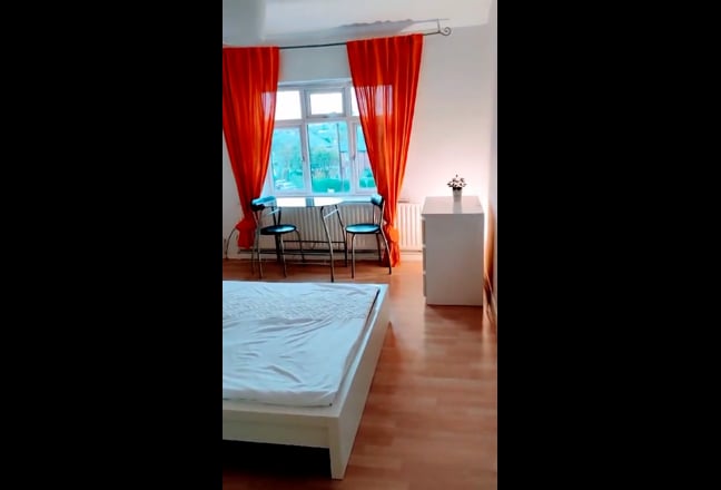 Spacious room in a Female flatshare  Main Photo