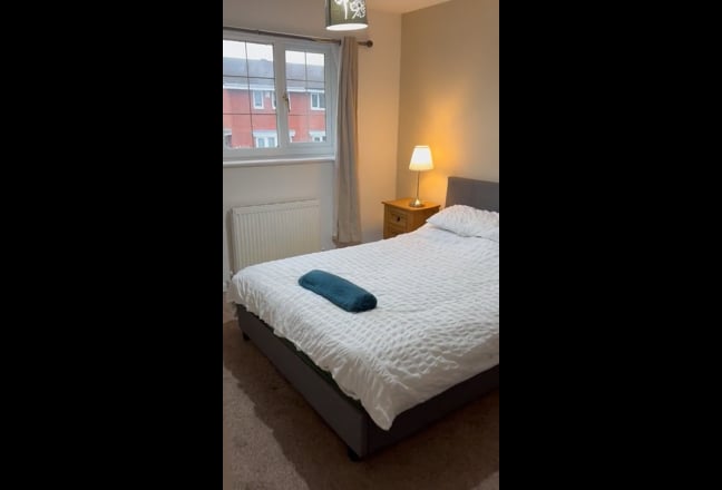 2 double and 1 single bedrooms available clean Main Photo