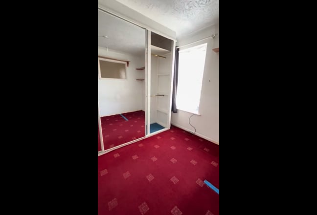 Single/Double room with built in wardrobe(Female) Main Photo