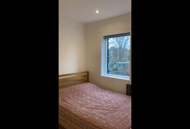 Spacious en-suite bedroom in New Cross Main Photo