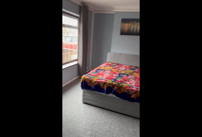 Double Room close to Brunel and Uxbridge (UB8 3SA) Main Photo
