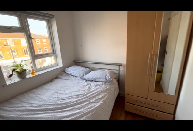 Double room in first floor flat with balcony Main Photo