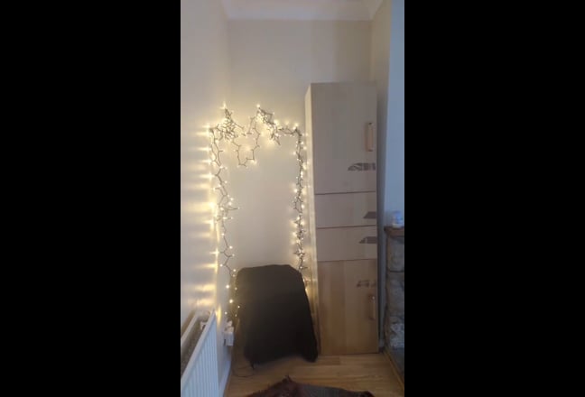 Ensuite Double Bed Room - Close to city Center.  Main Photo