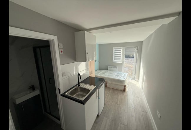 Superb Studios in Potters Bar Main Photo