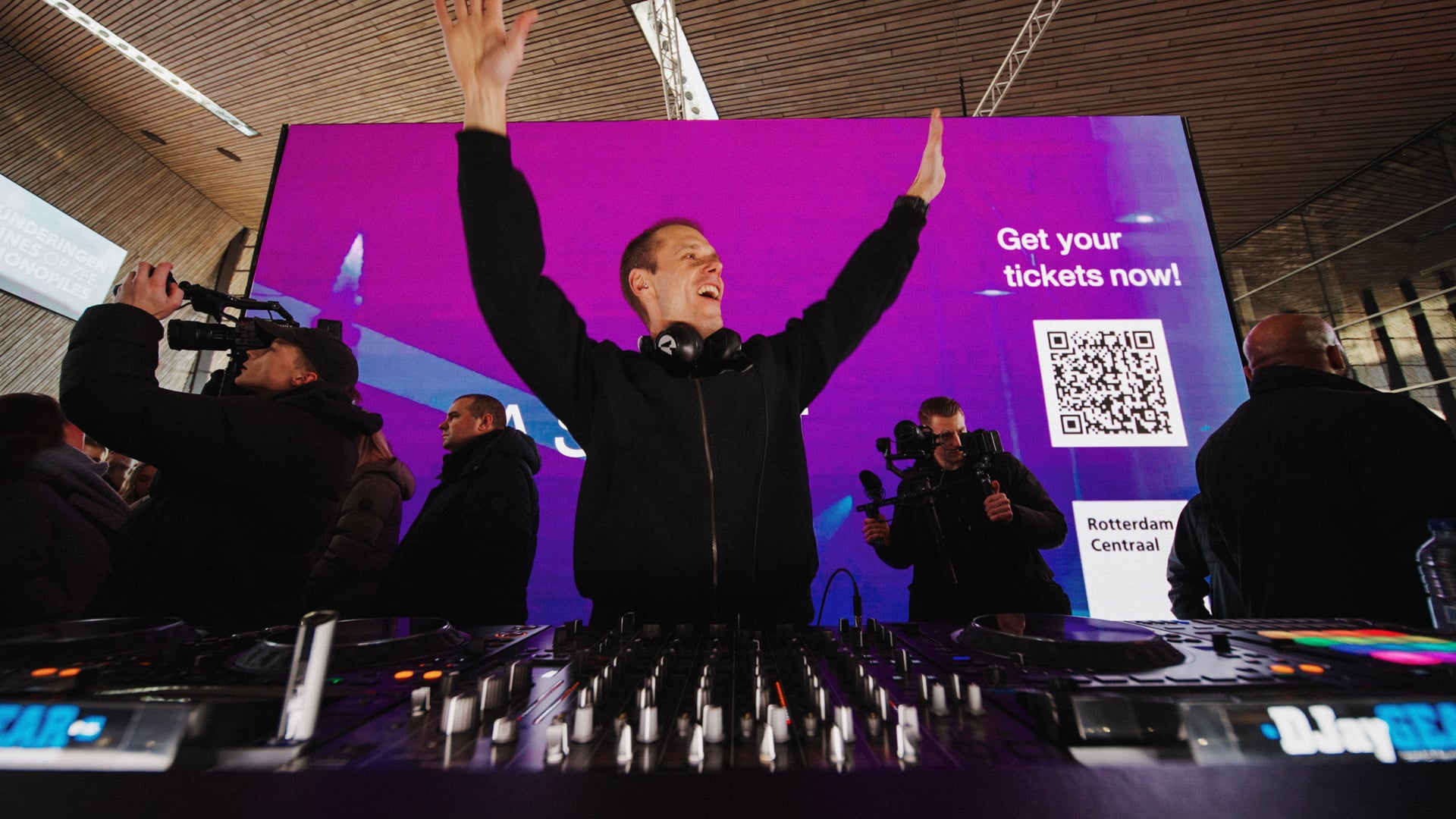 2025 - A STATE OF TRANCE - SURPRISE SET ARMIN VAN BUUREN