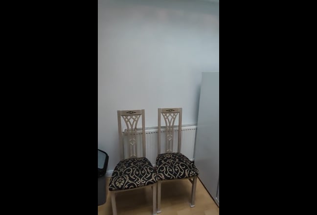 Spacious 1-Bed Studio – All Bills incl. & parking Main Photo