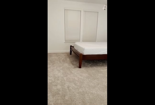 Master bedroom for rent in Manor Main Photo