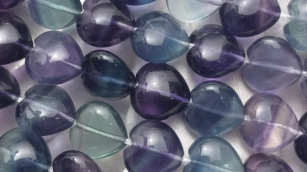 マルチカラーフローライト 縦穴ハート14×14mm 半連/1連｜天然石ビーズ