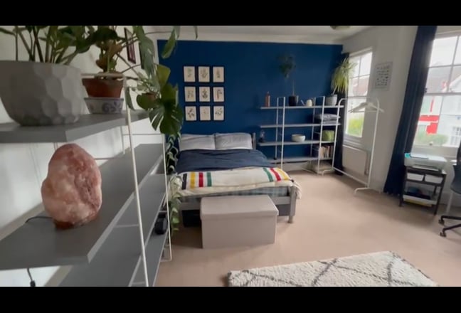 Beautiful Sunny Room in Tooting Broadway.  Main Photo