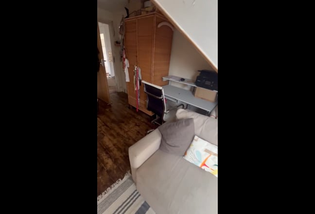4 bedrooms, entire 2nd flr, to let as a whole to 4 Main Photo