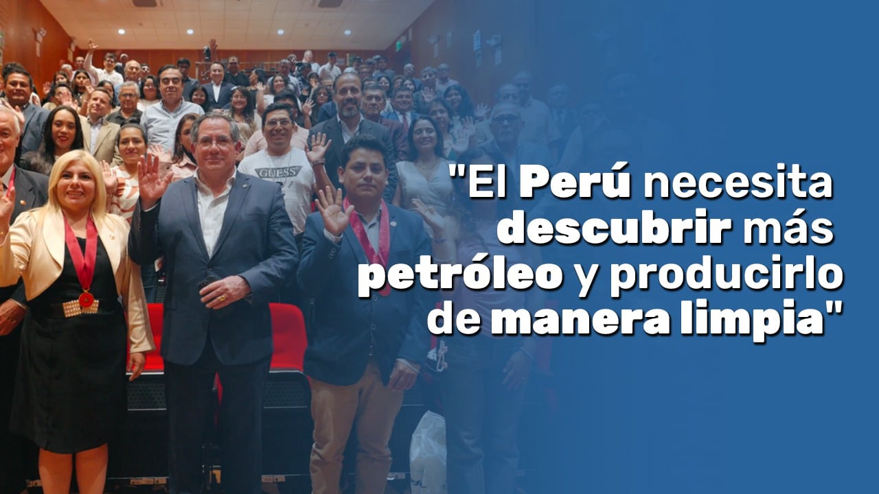 Manolo Zúñiga en conferencia en el CIP Lima
