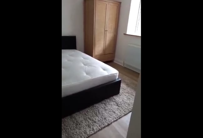 Ensuite room for rent with parking CM202RB Main Photo