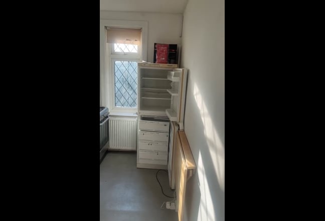 ***Private rooms near Southampton Hospital *** Main Photo