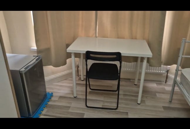 Room for rent available Main Photo