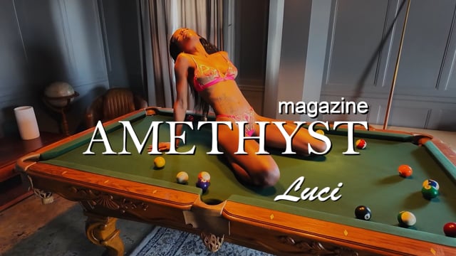 Queen of the Table (Luci)