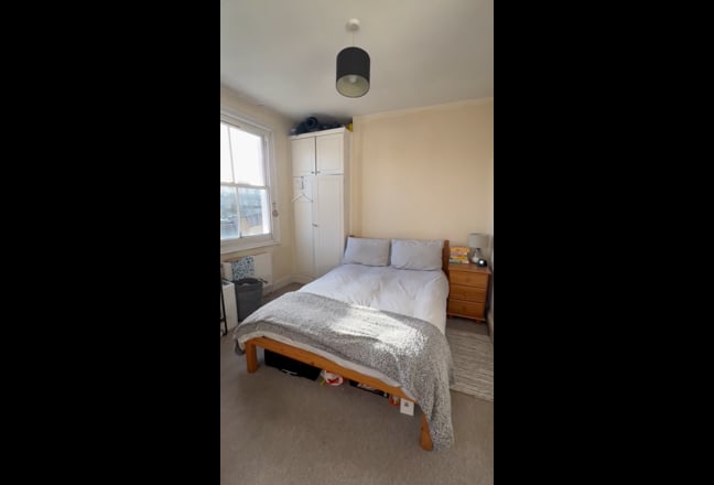 Spacious Double Room in Brook Green Main Photo