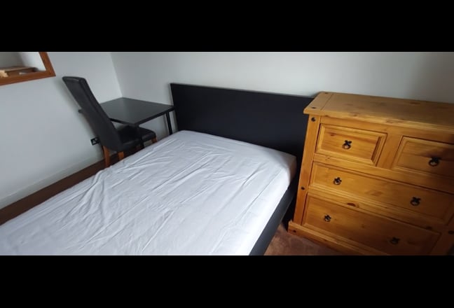 Fully Furnished Double Bedroom - Bradwell Common Main Photo