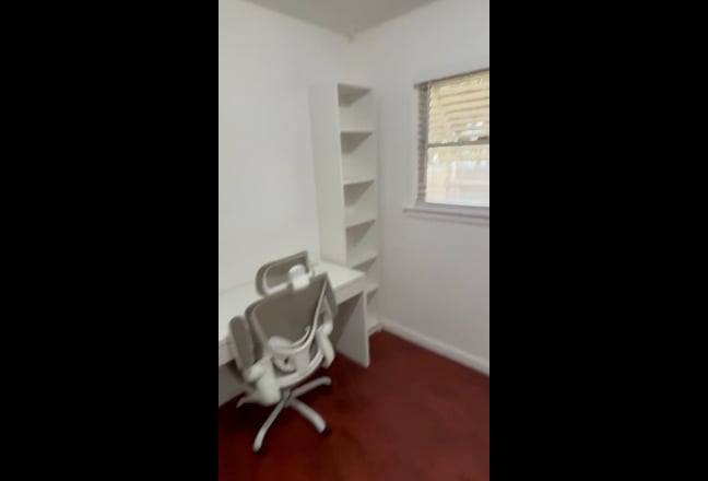 10x10 room for rent female preferred  Main Photo