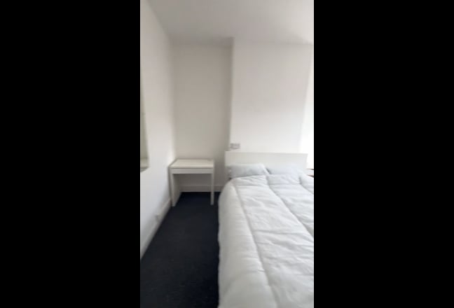 Cosy 4 Bedroom House ready to move in! Main Photo