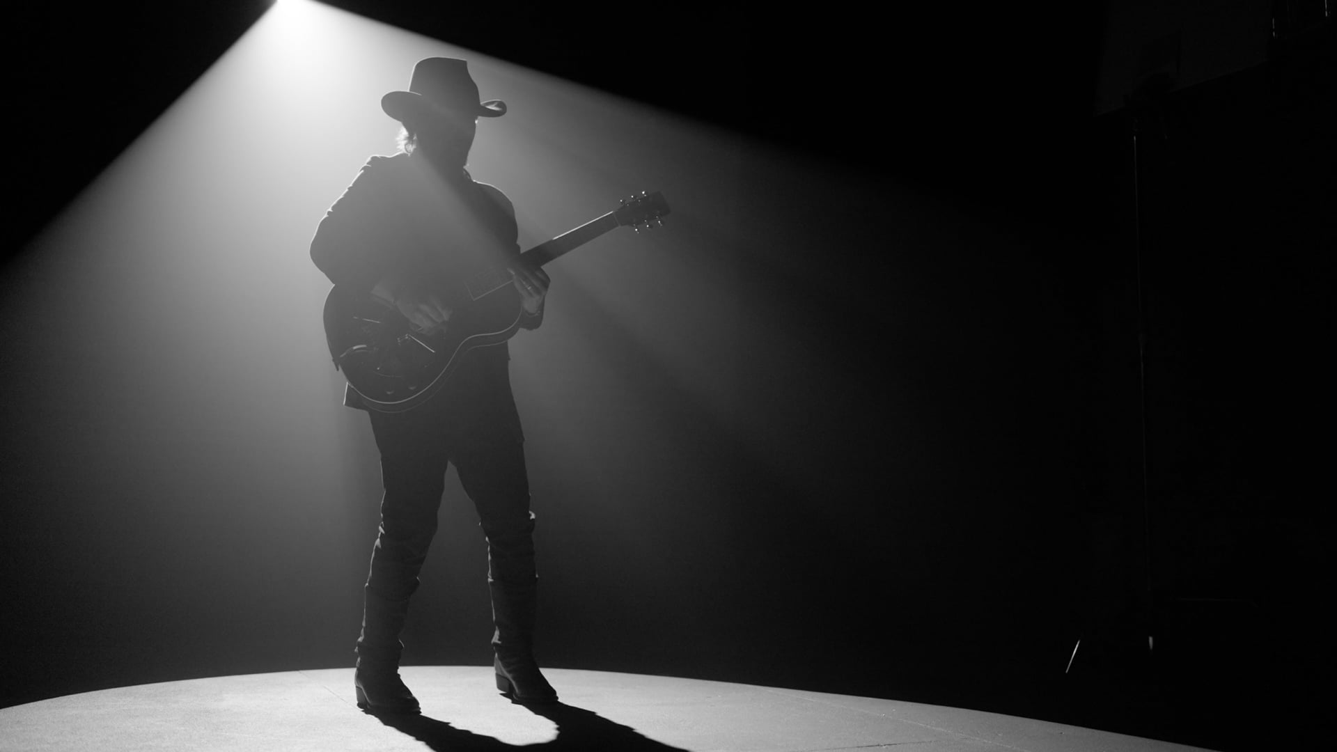 Roger Street Friedman – Rolling In Again (Official Music Video)