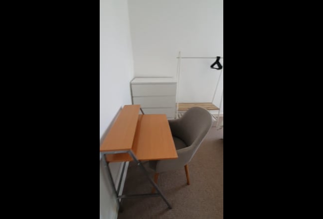 Cozy bedroom near Canary Wharf  Main Photo