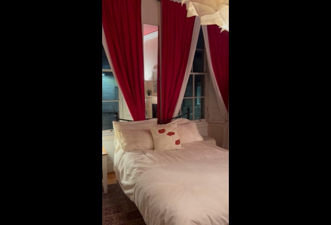 Elegant double room at the Shore, Leith, Edinburgh Main Photo
