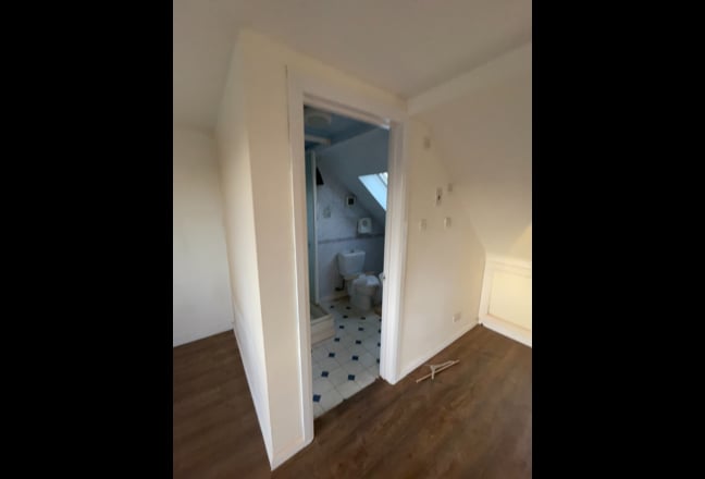 Video 1: Newly redecorated ensuite attic room