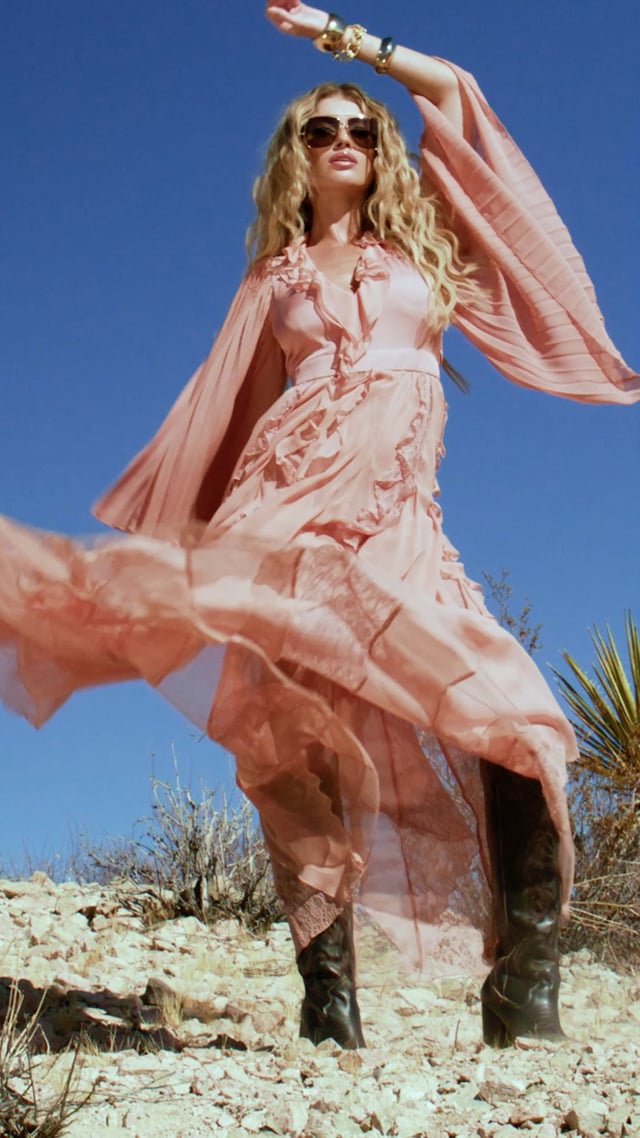 ALICE+OLIVIA サンバーストスリーブマキシドレス フリルレース Day Sunburst Sleeve Maxi Dress In Rose Tan | Alice + Olivia