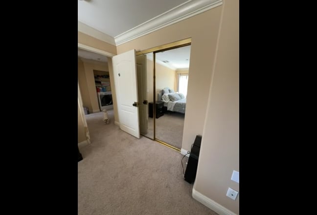 Townhouse room for rent Main Photo