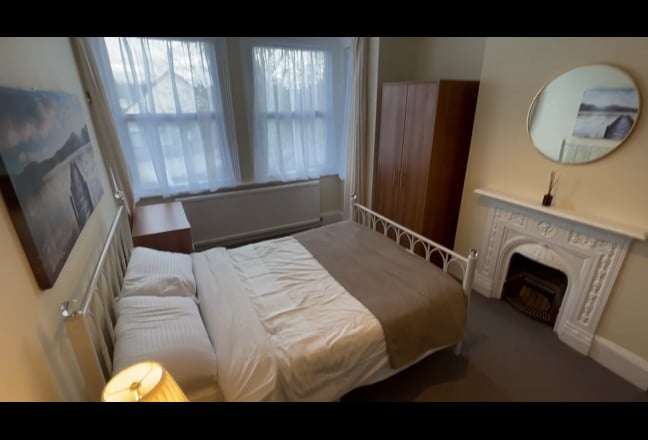 Large Double Room - Near All Major Transport! Main Photo