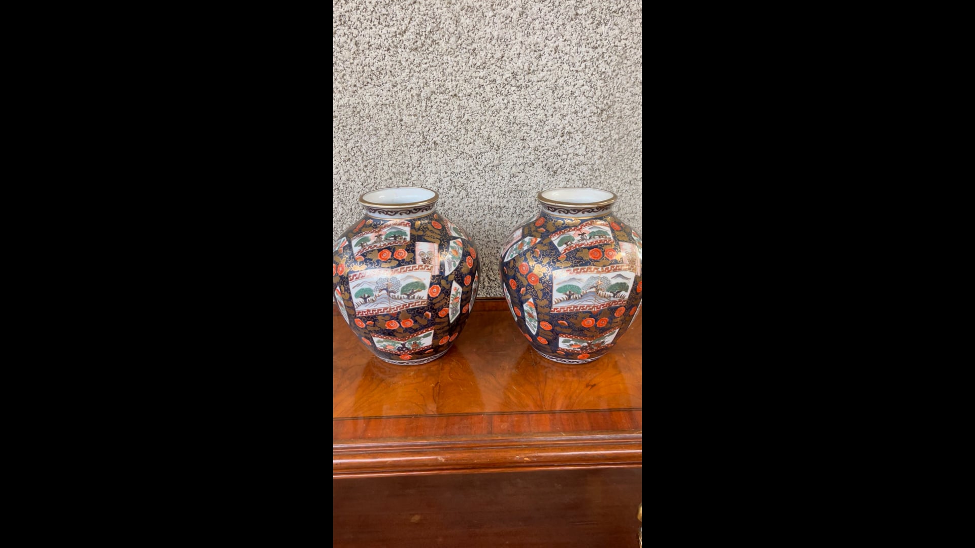 Pair of 20th Century Japanese Amari Vases For Sale at 1stDibs