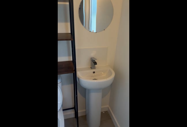 Big Ensuite in a Professional House Share – SE2 Main Photo