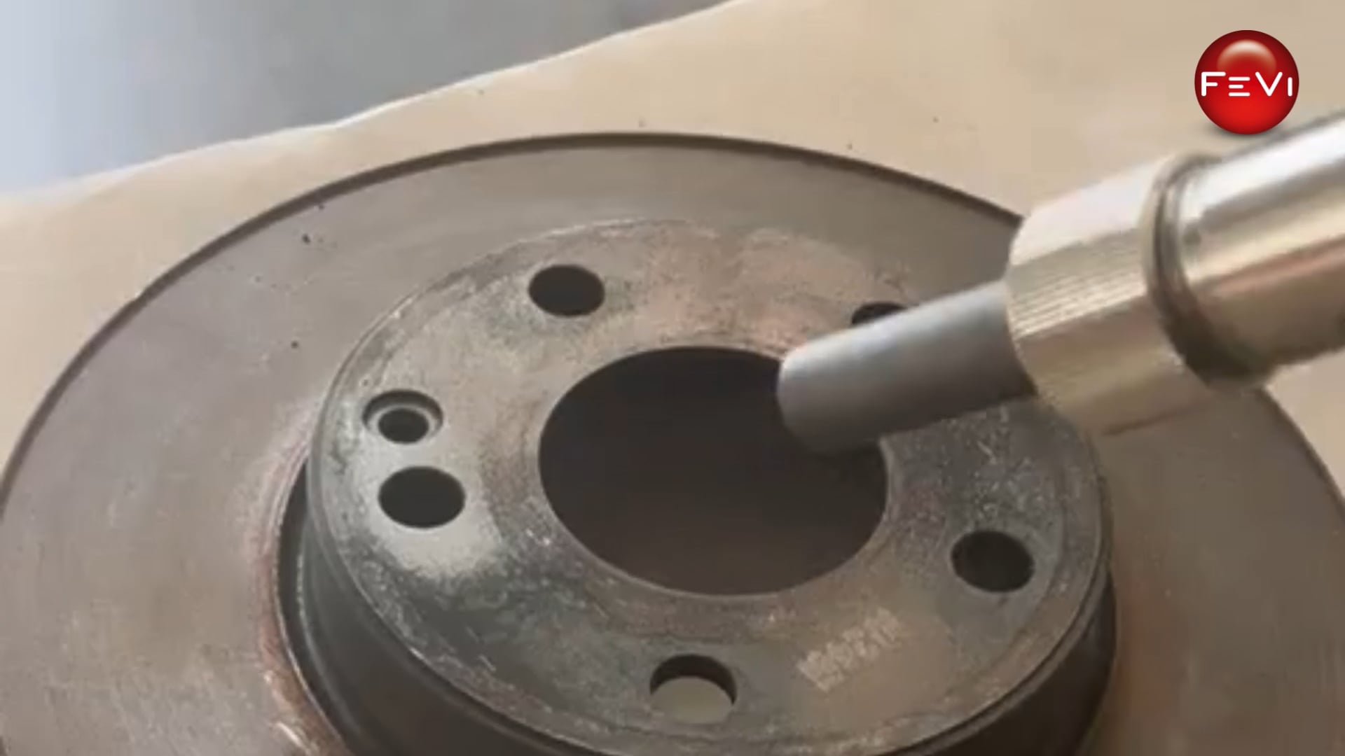 Sabbiatura su ferro con sabbiatrice Sabix 8